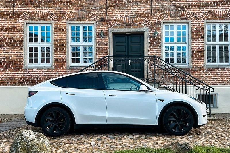 Gebraucht Tesla Model Y RWD 208 kW (283 PS) 2023 Weiß SUV