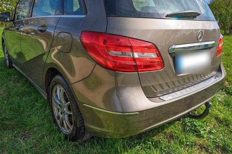 Second-hand Mercedes B180 122 CP (89 kW) 2012 Gri Monovolum