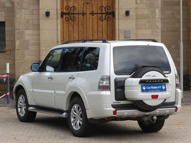 Gebraucht Mitsubishi Pajero Edition 200 PS (147 kW) 2014 Weiß SUV