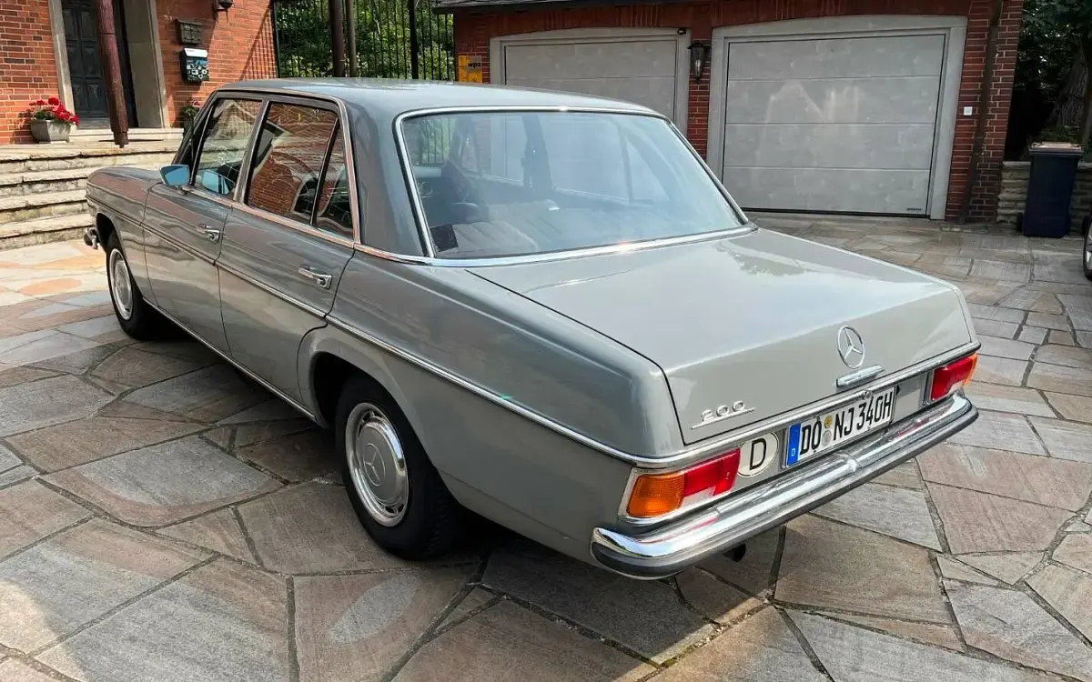 Gebraucht Mercedes 200 95 PS (69 kW) 1972 Grau Limousine