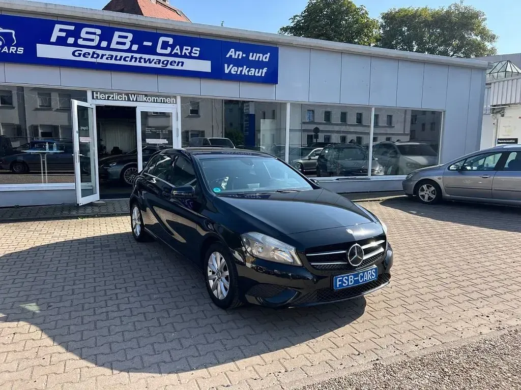 Gebraucht Mercedes A180 122 PS (89 kW) 2013 Schwarz Kleinwagen