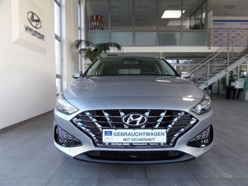 Gebraucht Hyundai i30 Edition 110 PS (80 kW) 2022 Silber Limousine