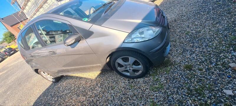 Grau Gebraucht 2006 Mercedes A150 Limousine | 700 € (Superpreis) - Bild 1/4