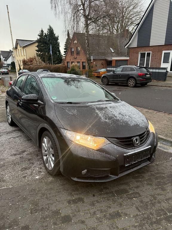 Schwarz Gebraucht 2012 Honda Civic Executive Limousine | 4.900 € (Superpreis) - Bild 1/4