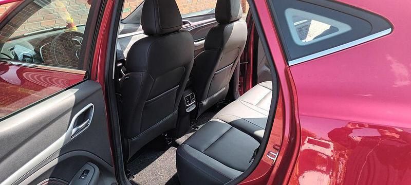 Rot Gebraucht 2022 MG ZS Luxury Limousine | 20.900 € (Guter Preis) - Bild 1/2