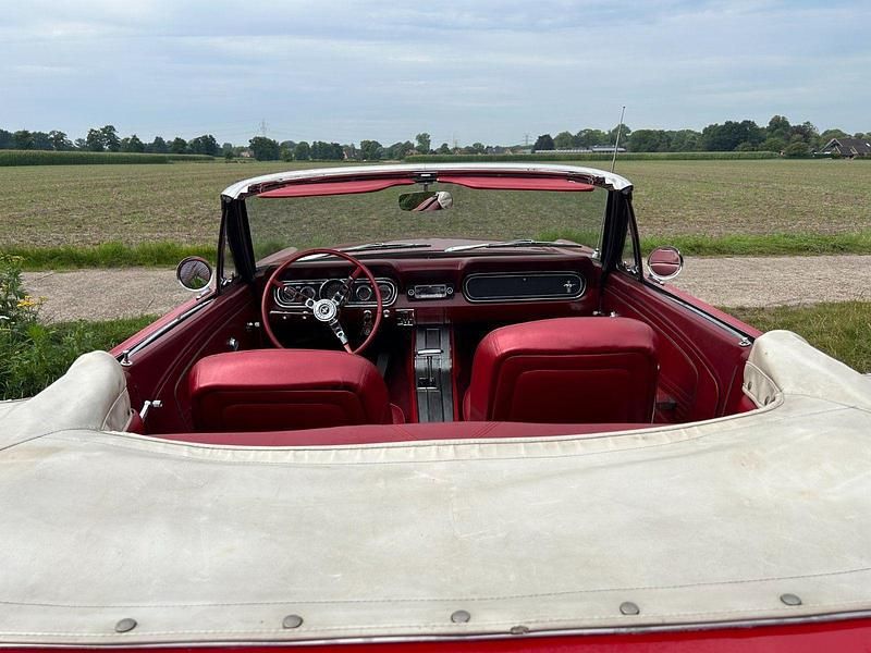 Second-hand Ford V8 230 CP (169 kW) 1966 Roșu Cabrio