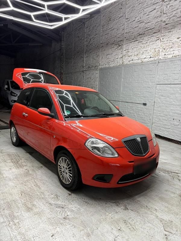 Second-hand Lancia Ypsilon 60 CP (44 kW) 2006 Portocaliu Hatchback