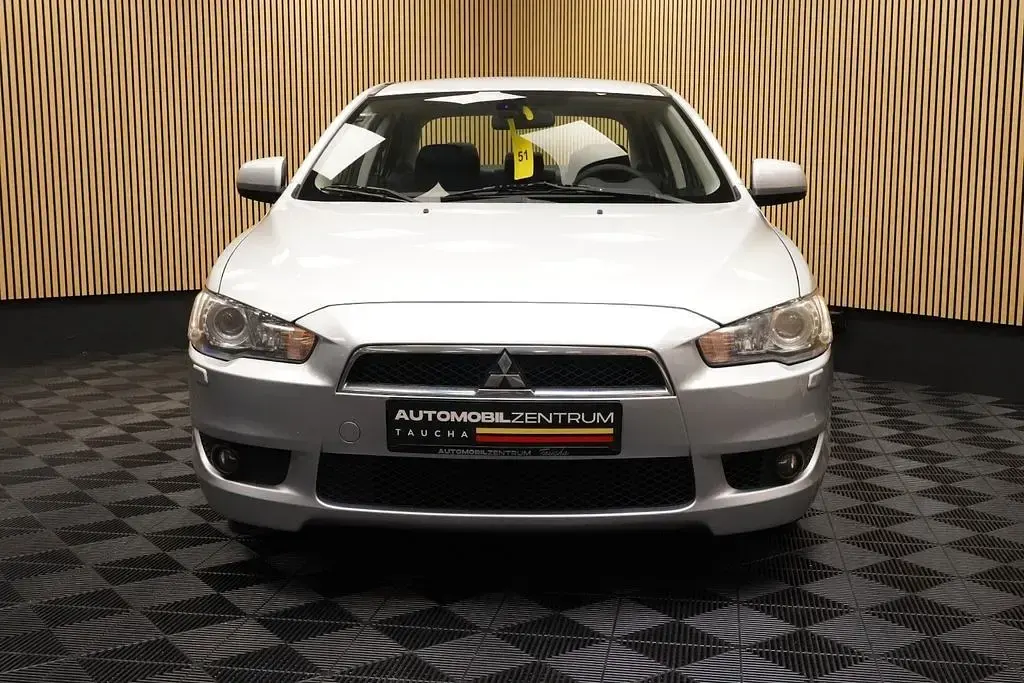 Gebraucht Mitsubishi Lancer 117 PS (86 kW) 2012 Silber Limousine