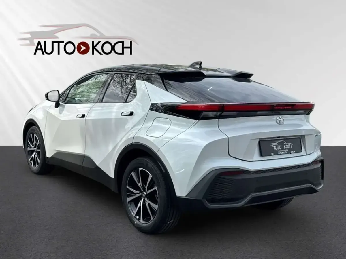 Neu Toyota C-HR 140 PS (102 kW) 2025 Platinum white pearl mc (089)/ SUV