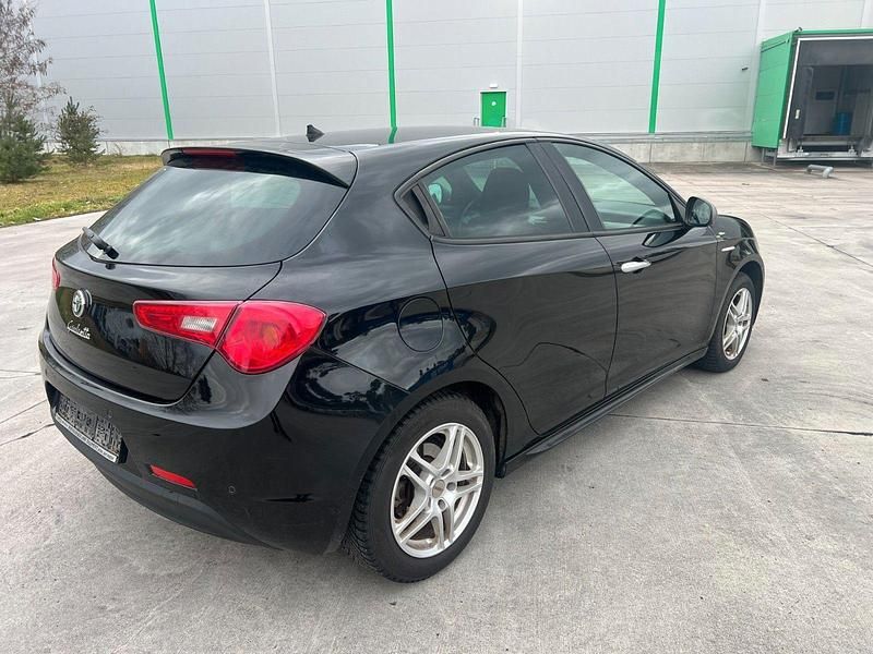 Gebraucht Alfa Romeo Giulietta Veloce 120 PS (88 kW) 2014 Schwarz Kleinwagen