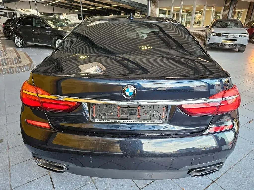 Gebraucht BMW 750 Executive 400 PS (294 kW) 2016 Carbonschwarz Limousine