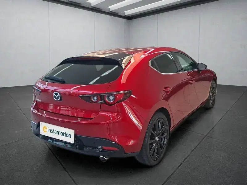 Neu Mazda 3 140 PS (102 kW) 2026 Rot Limousine