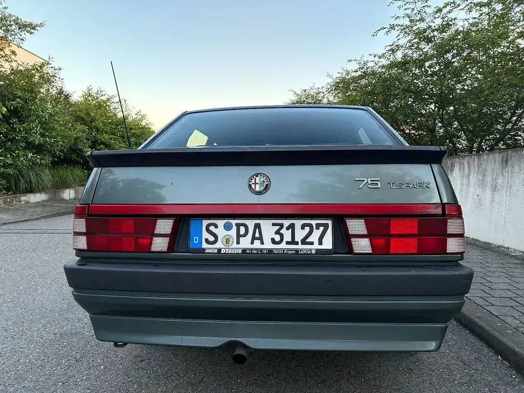 Gebraucht Alfa Romeo 75 145 PS (106 kW) 1990 Grün Limousine