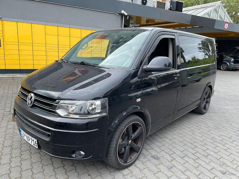 Schwarz Gebraucht 2010 VW T5 Team Van | 8.999 € - Bild 1/4