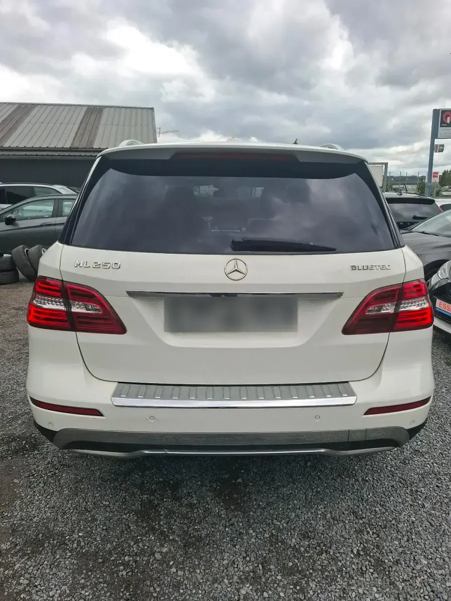 Gebraucht Mercedes ML350 204 PS (150 kW) 2012 Weiß SUV