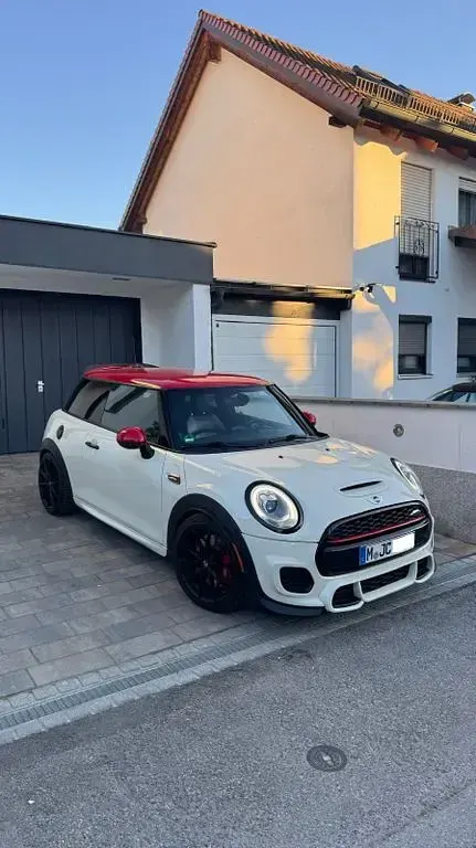 Używany Mini John Cooper Works 231 KM (169 kW) 2017 Biały Hatchback