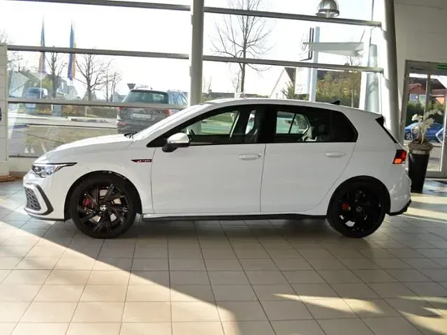 Gebraucht VW Golf VIII GTI 245 PS (180 kW) 2023 Pure white Limousine
