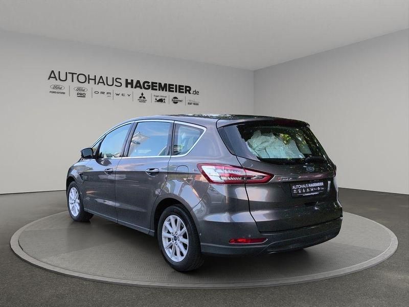 Gebraucht Ford S-MAX Titanium 160 PS (117 kW) 2018 Magneticgrau metallic Van / Kleinbus