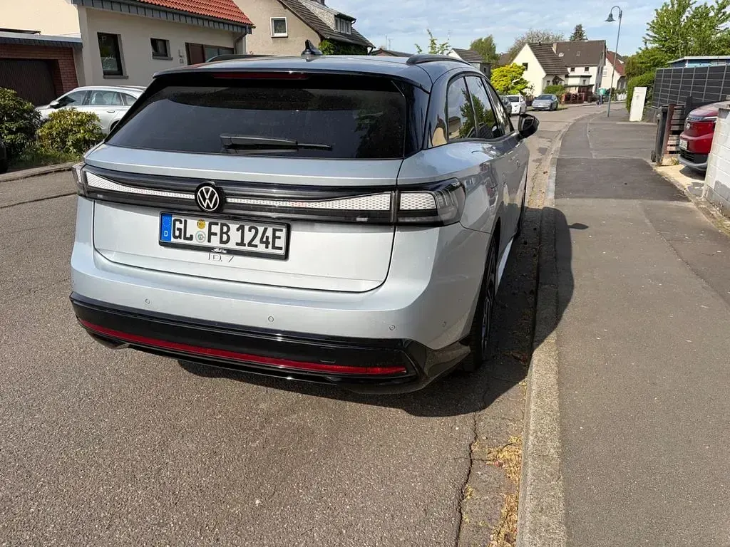 Gebraucht VW ID.7 Pro 210 kW (286 PS) 2024 Silber Kombi