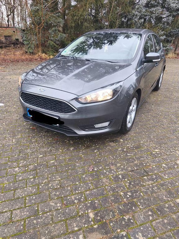 Gebraucht Ford Focus Trend 125 PS (91 kW) 2015 Grau Limousine