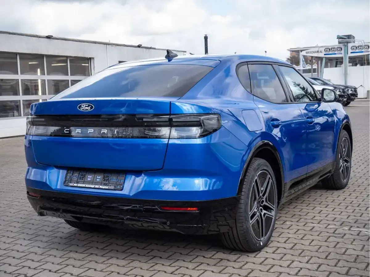 Neu Ford Capri Premium 210 kW (286 PS) 2026 Blau SUV