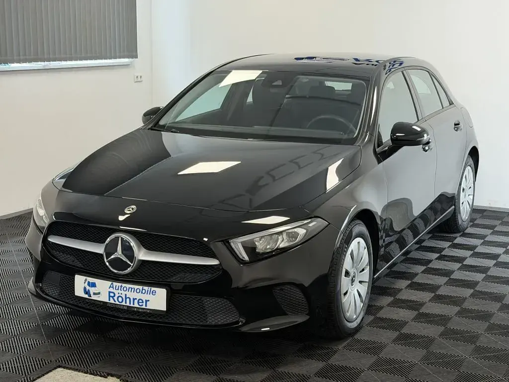 Gebraucht Mercedes 180 116 PS (85 kW) 2021 Schwarz 191 (kosmosschwarz  metalliclac (metallic) Limousine