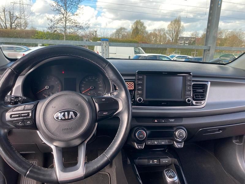Gebraucht Kia Rio Spirit 101 PS (74 kW) 2019 Grün Limousine