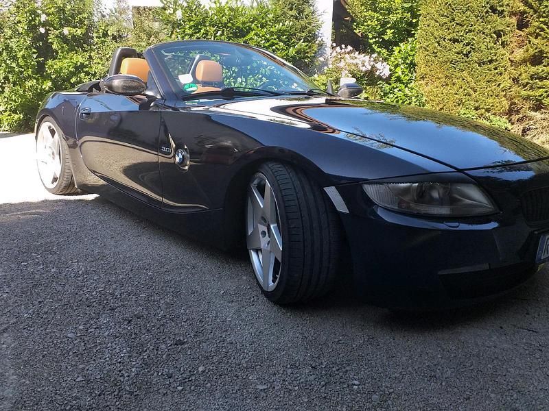 Blau Gebraucht 2006 BMW Z4 Cabrio | 11.500 € (Guter Preis) - Bild 1/4