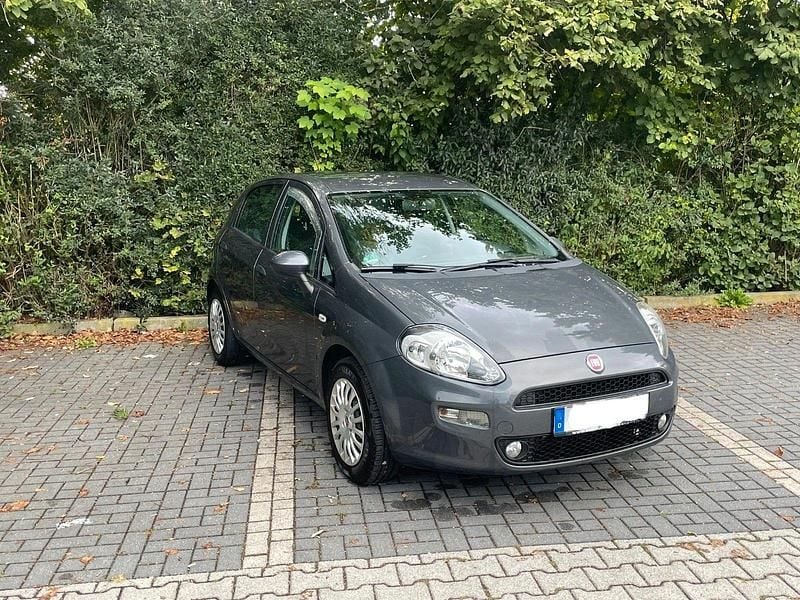 Grau Gebraucht 2016 Fiat Punto Kleinwagen | 5.200 € (Fairer Preis) - Bild 1/4