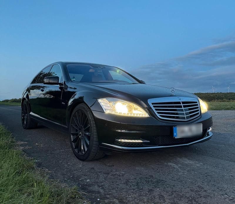 Schwarz Gebraucht 2009 Mercedes S350 Limousine | 13.900 € (Fairer Preis) - Bild 1/4
