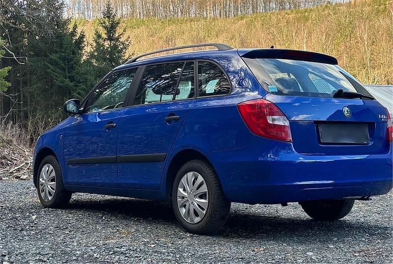 Gebraucht Skoda Fabia 69 PS (50 kW) 2010 Blau Kombi