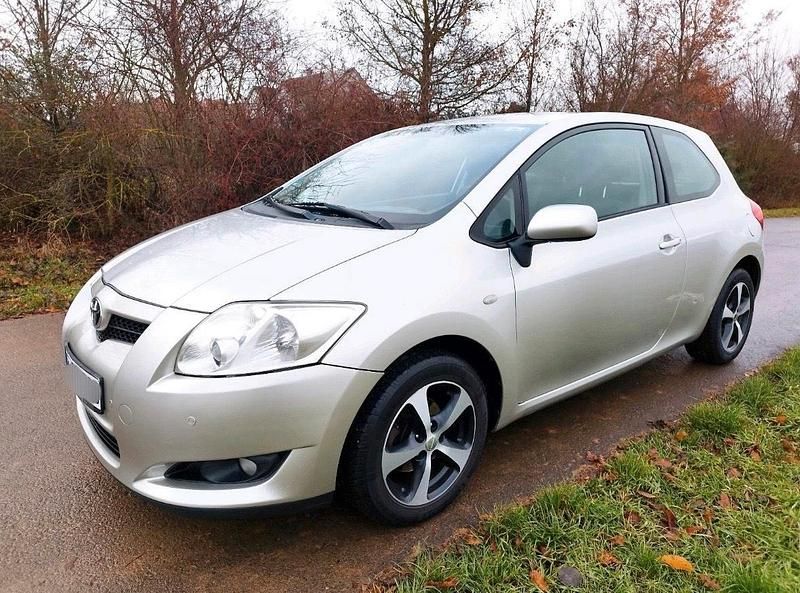 Gebraucht Toyota Auris 124 PS (91 kW) 2007 Silber Kleinwagen