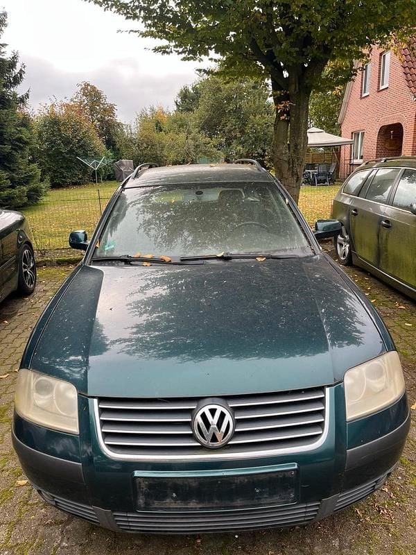 Grün Gebraucht 2003 VW Passat Trendline Kombi | 999 € (Guter Preis) - Bild 1/4