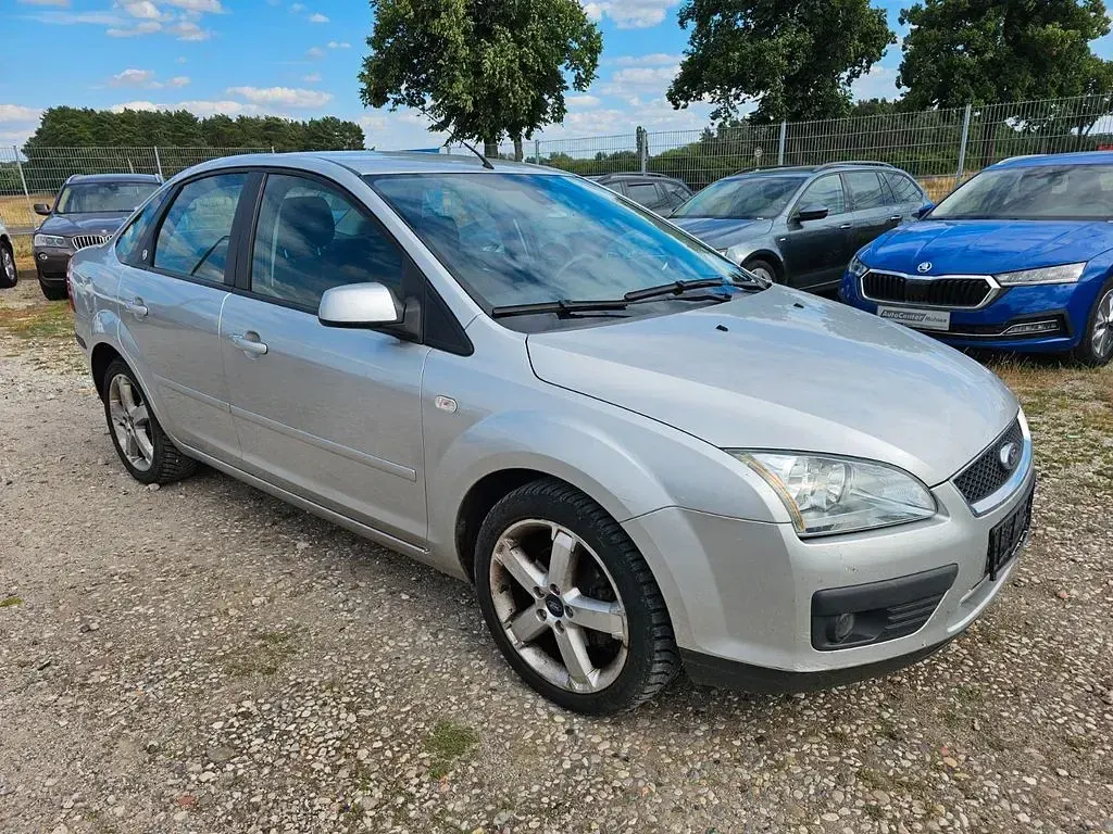 Gebraucht Ford Focus Ghia 101 PS (74 kW) 2006 Silber Limousine