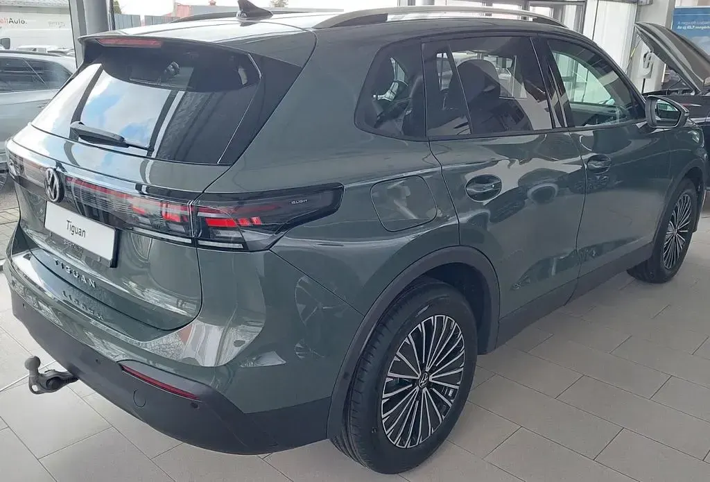 Neu VW Tiguan Life 150 PS (110 kW) 2026 Grün SUV