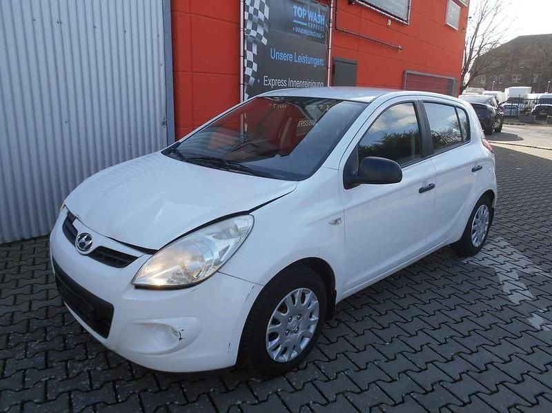 Gebraucht Hyundai i20 Classic 86 PS (63 kW) 2013 Weiß Kleinwagen