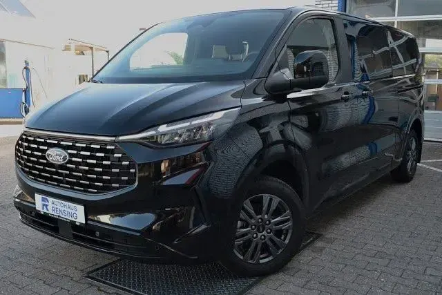 Gebraucht Ford Tourneo Titanium 136 PS (100 kW) 2025 Agate black Van / Kleinbus