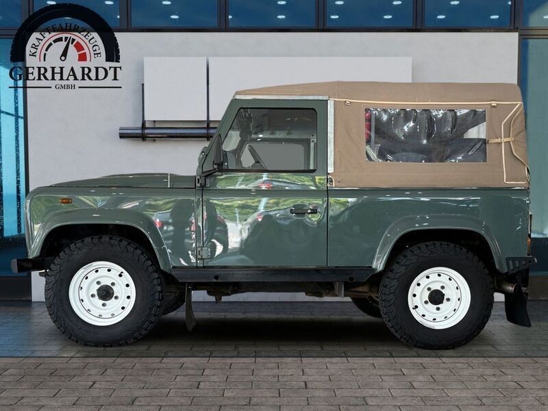 Gebraucht Land Rover Defender 122 PS (89 kW) 2011 Grün SUV