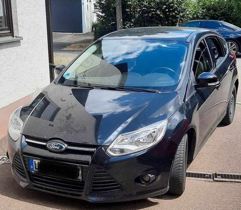 Schwarz Gebraucht 2014 Ford Focus Champions Edition Limousine | 2.900 € (Superpreis) - Bild 1/4