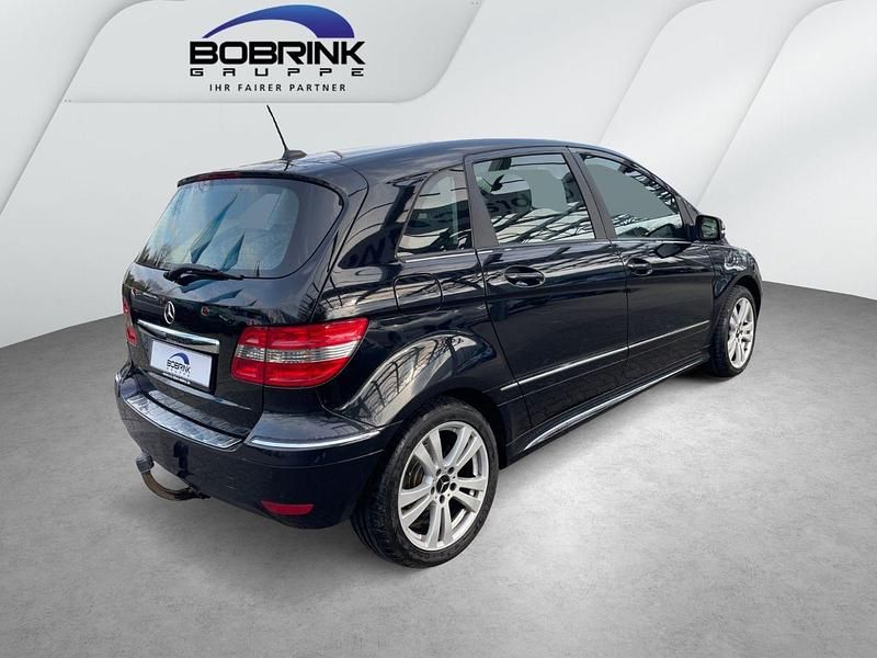 Gebraucht Mercedes B200 140 PS (102 kW) 2011 Schwarz Van / Kleinbus