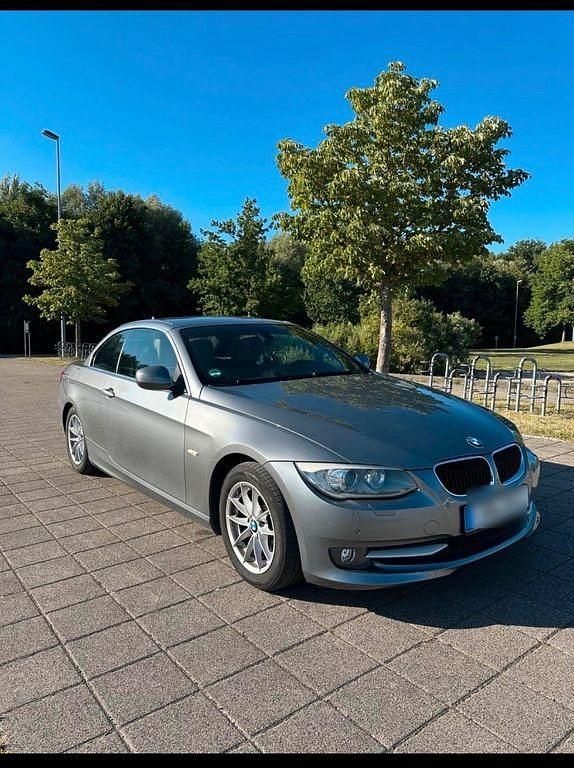 Braun Gebraucht 2011 BMW 318 Cabriolet Sport Line Cabrio | 10.200 € (Fairer Preis) - Bild 1/4