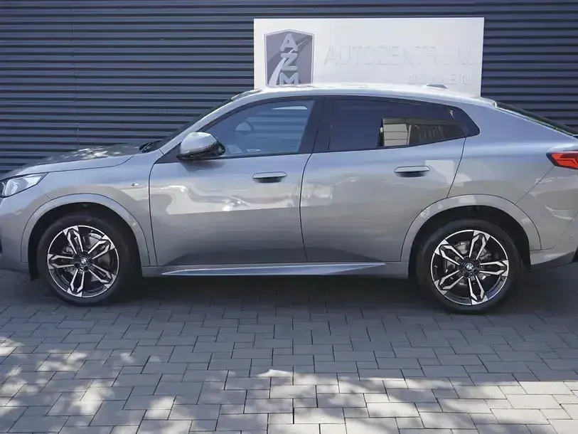 Gebraucht BMW X2 M Sport 156 PS (114 kW) 2024 Skyscraper grau metallic SUV