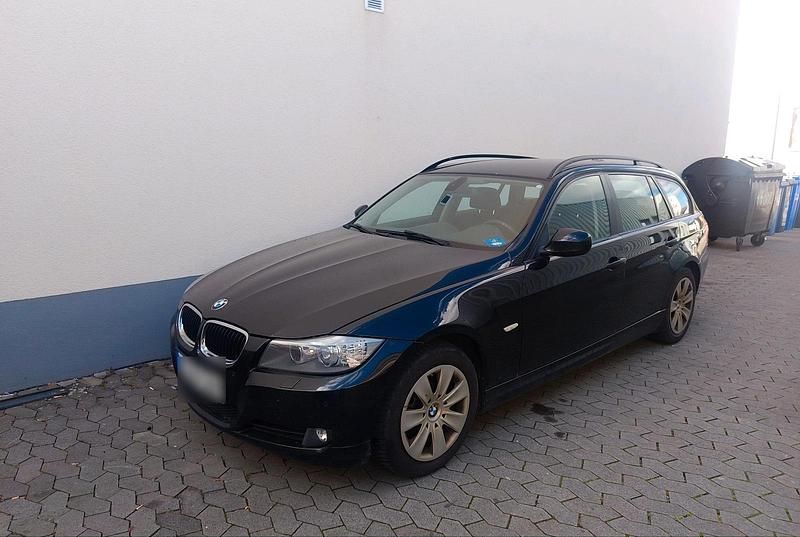 Gebraucht BMW 320 177 PS (130 kW) 2009 Schwarz Kombi