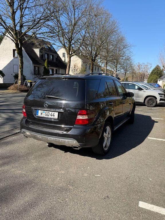 Gebraucht Mercedes ML280 190 PS (139 kW) 2008 Schwarz SUV