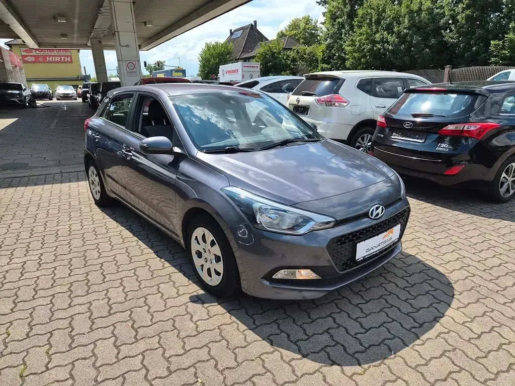 Gebraucht Hyundai i20 Trend 84 PS (61 kW) 2016 Grau Limousine