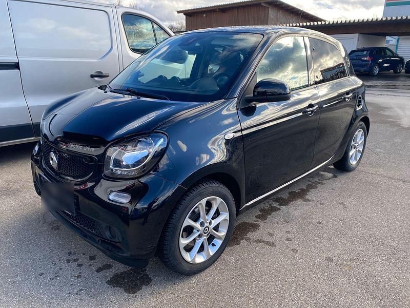 Gebraucht Smart ForFour Electric Drive 60 kW (82 PS) 2018 Schwarz Kleinwagen