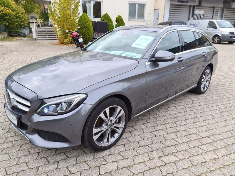 Grau metallic Gebraucht 2017 Mercedes C250 Kombi | 21.599 € (Teuer) - Bild 1/4