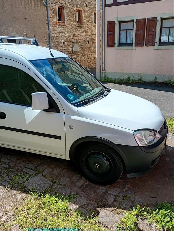 Używany Opel Combo 55 KM (40 kW) 2010 Biały Minivan