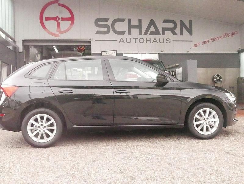 Schwarz Gebraucht 2021 Skoda Scala Ambition Kleinwagen | 17.700 € (Fairer Preis) - Bild 1/4