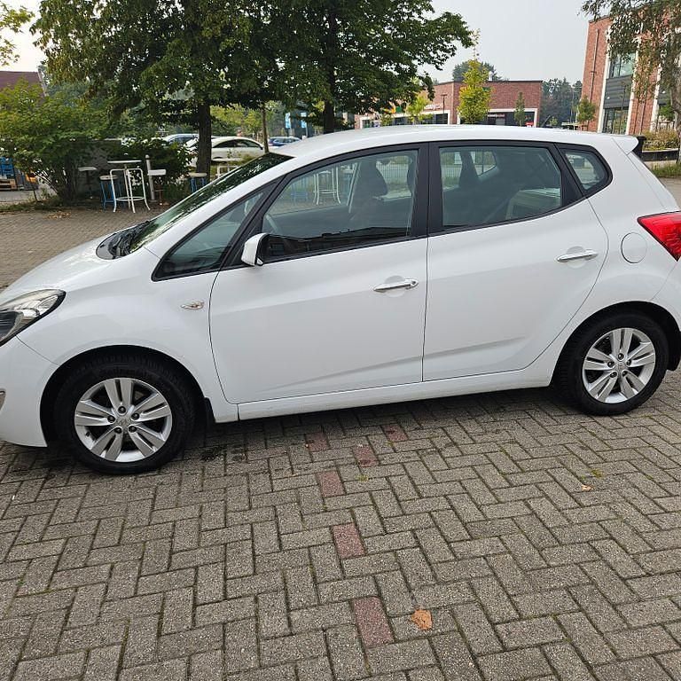 Weiß Gebraucht 2011 Hyundai ix20 Style Van / Kleinbus | 5.900 € (Guter Preis) - Bild 1/4